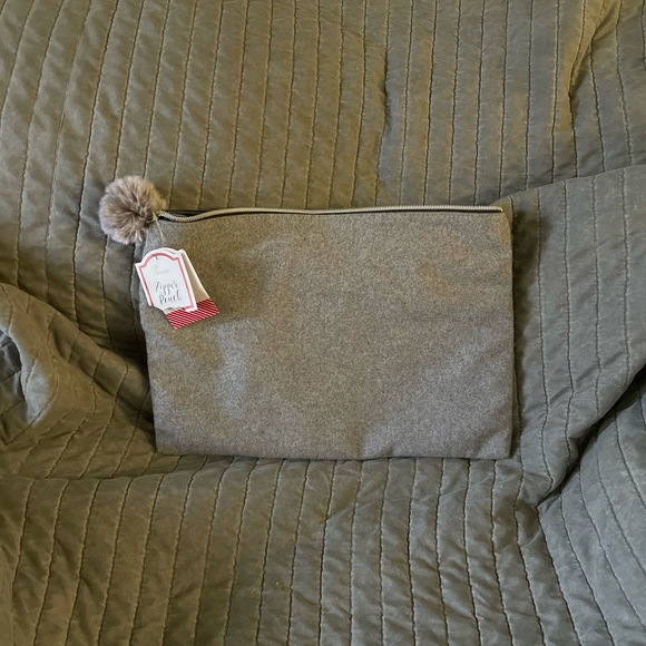 Zipper Pouch - Picture 4 of 11